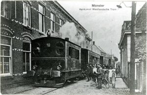Westlandsche stoomtram in de Choorstraat in Monster